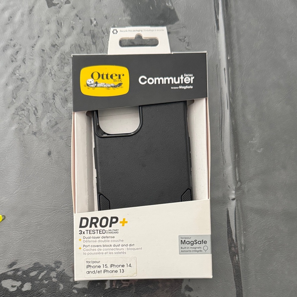 OtterBox Commuter Series Black MagSafe Case